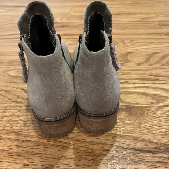 Very gently used BLONDO waterproof boots - Picture 8 of 11